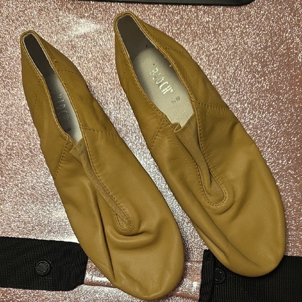 Bloch Tan Slip-On Jazz Shoes
